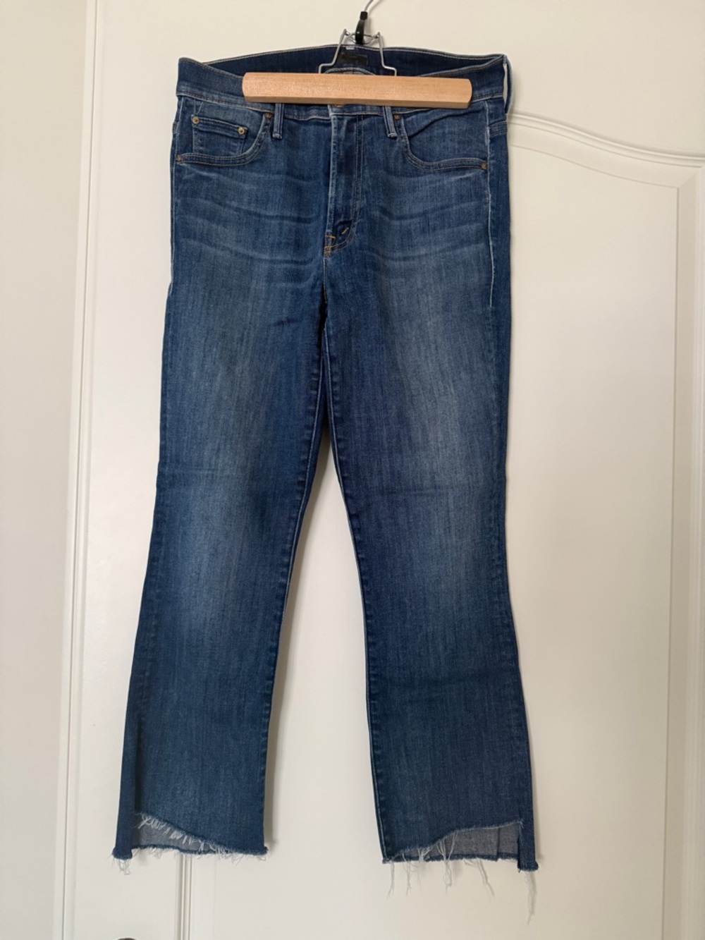 MOTHER Cropped Raw-Hem Jeans - Dark Blue - Picture 2 of 5